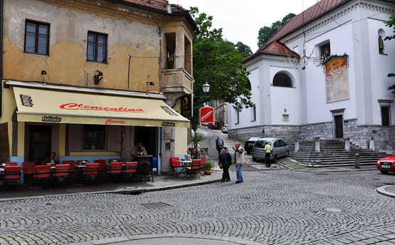 Париж уберет летние террасы