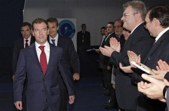 "Медведев строил глазки"