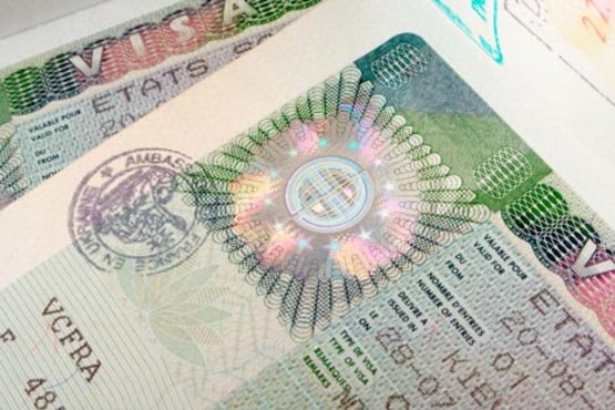 Латвийцы просят отменить визы