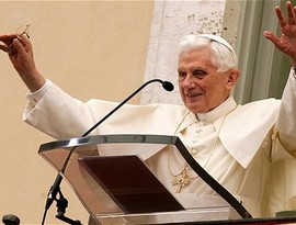 Дождь прервал речь папы