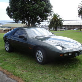     1977     - Porsche 928