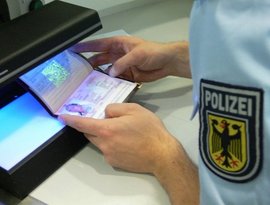 Русских не пустили из-за визы Русских не пустили из-за визы