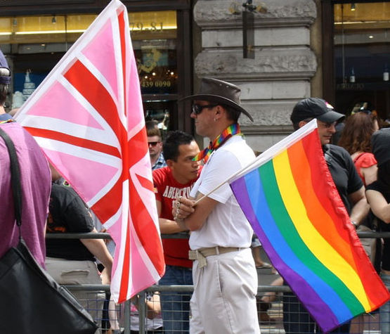 Англия разрешила однополые браки