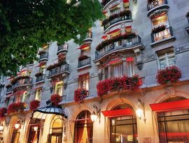 Plaza Athénée закроют на ремонт Plaza Athénée закроют на ремонт