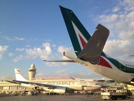 Etihad Airways покупает Alitalia Etihad Airways покупает Alitalia