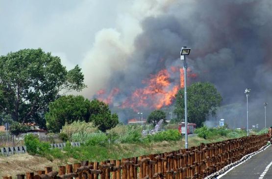 Пожар остановил аэропорт Рима