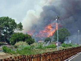 Пожар остановил аэропорт Рима Пожар остановил аэропорт Рима
