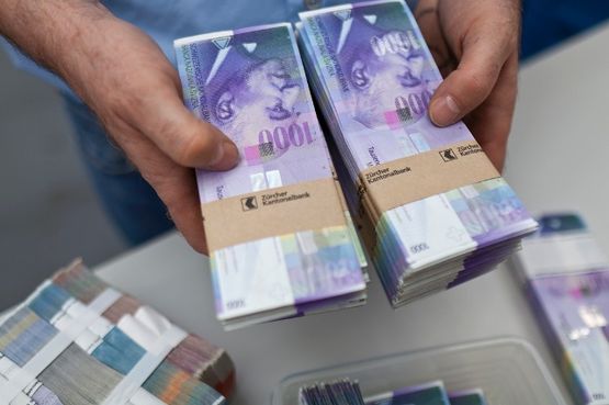 2500 евро в месяц за паспорт