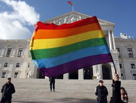 Геям разрешили усыновлять детей Геям разрешили усыновлять детей