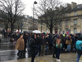 Париж ушел на забастовку Париж ушел на забастовку