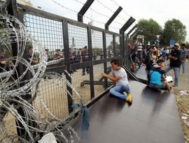 Для мигрантов закрыли границу