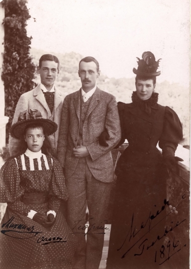 Мария Федоровна с детьми в Тюрби. 1896
