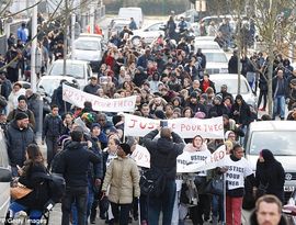 Пригороды Парижа вновь в огне Пригороды Парижа вновь в огне