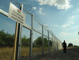 «Умный» забор от нелегалов