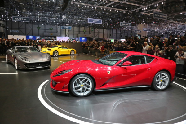 Ferrari 812 Superfast разгоняется до 100 км/ч за 3 секунды