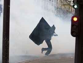 Протесты, вандалы и новости уикенда Протесты, вандалы и новости уикенда