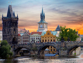 Карлову мосту в Праге  660 лет
