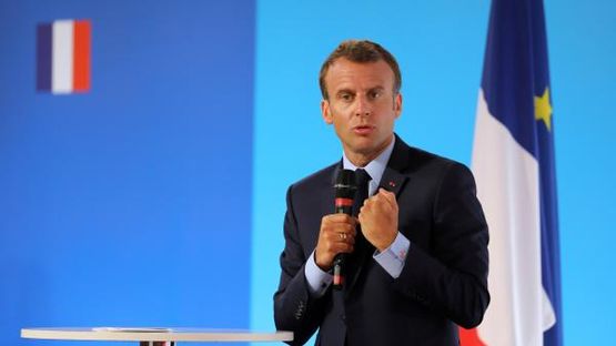 Чиновники против Макрона