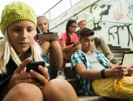 Франция запретила телефоны в школах Франция запретила телефоны в школах