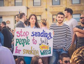Суд Грузии разрешил марихуану