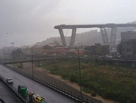 Автомобильный мост рухнул в Генуе